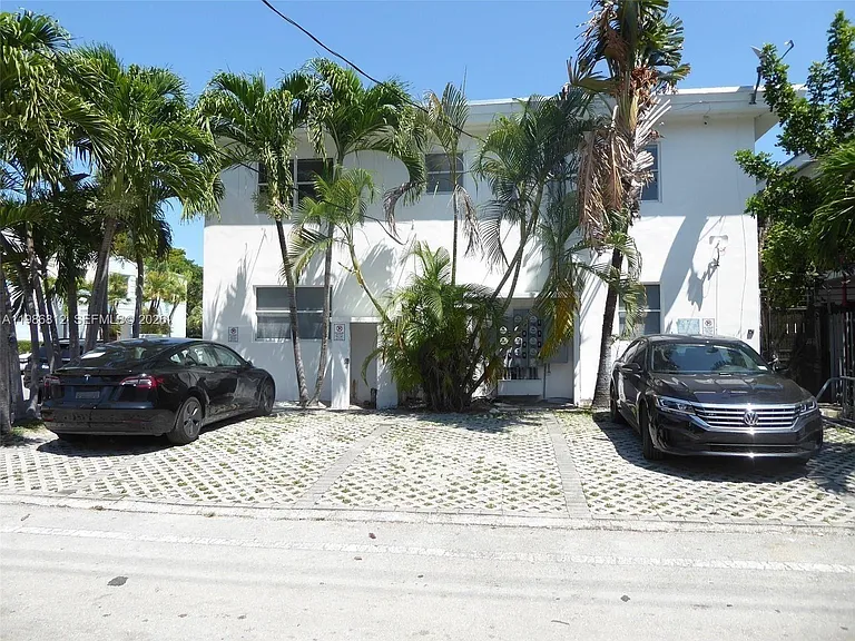 1000 7th St #10 — Photo 23