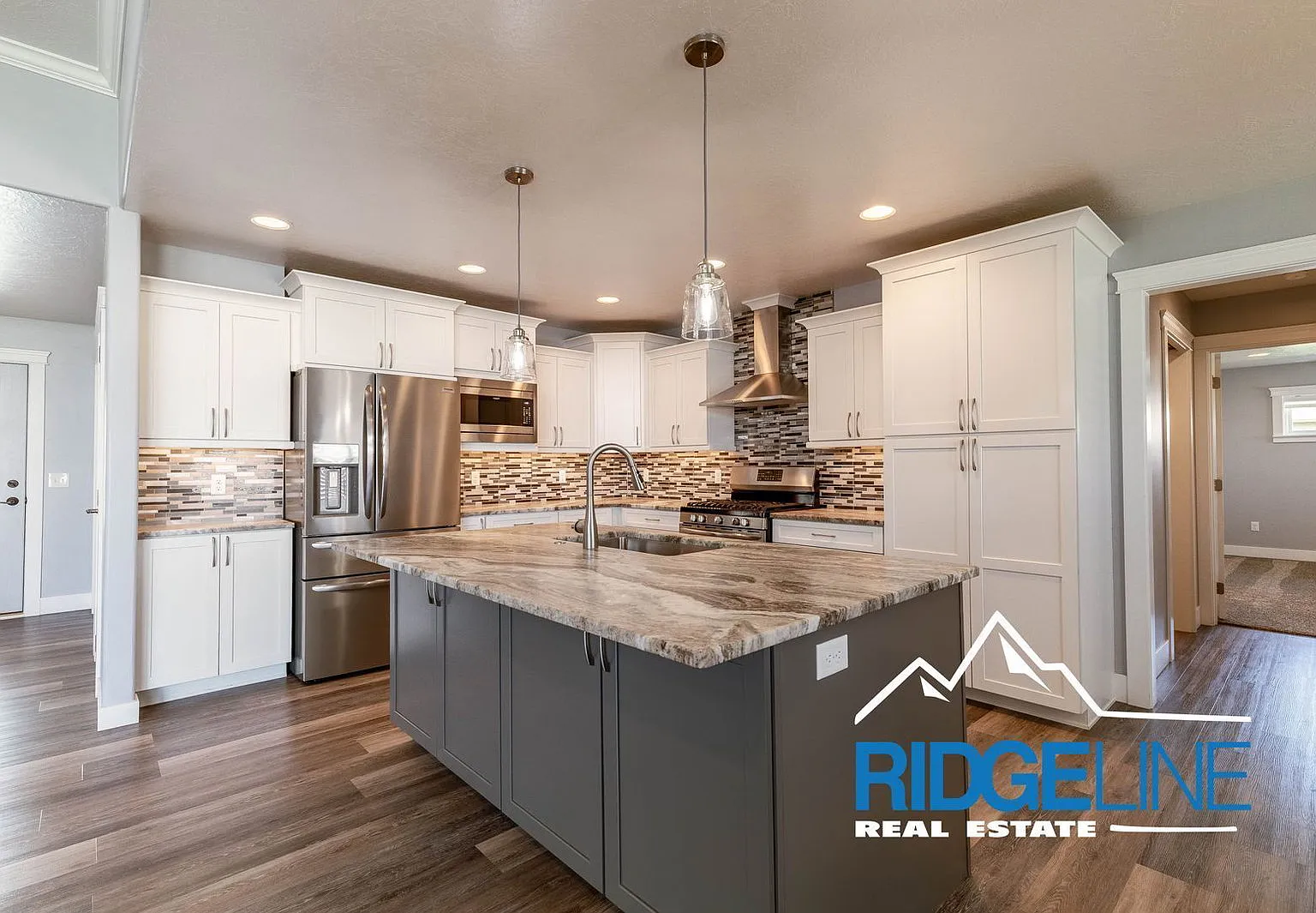 3 bed, 2.0 bath, 1613 sqft, $3,000 — Photo 4