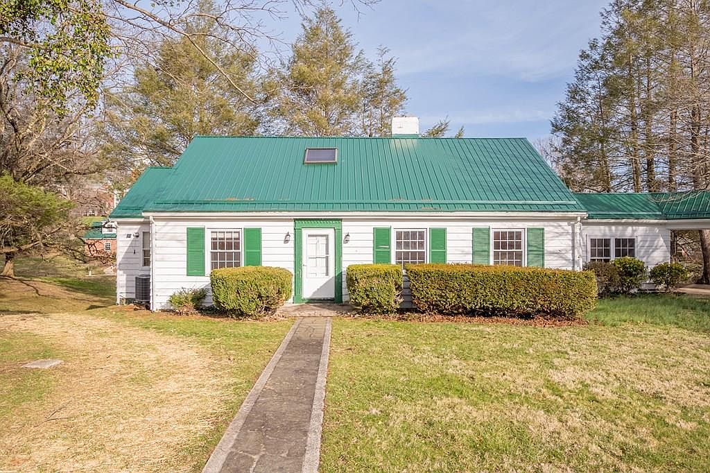 2224 W Cumberland Rd, Bluefield, VA 24605 | MLS #51896 | Zillow