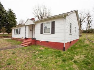 633 1st Ave NW, Hickory, NC 28601