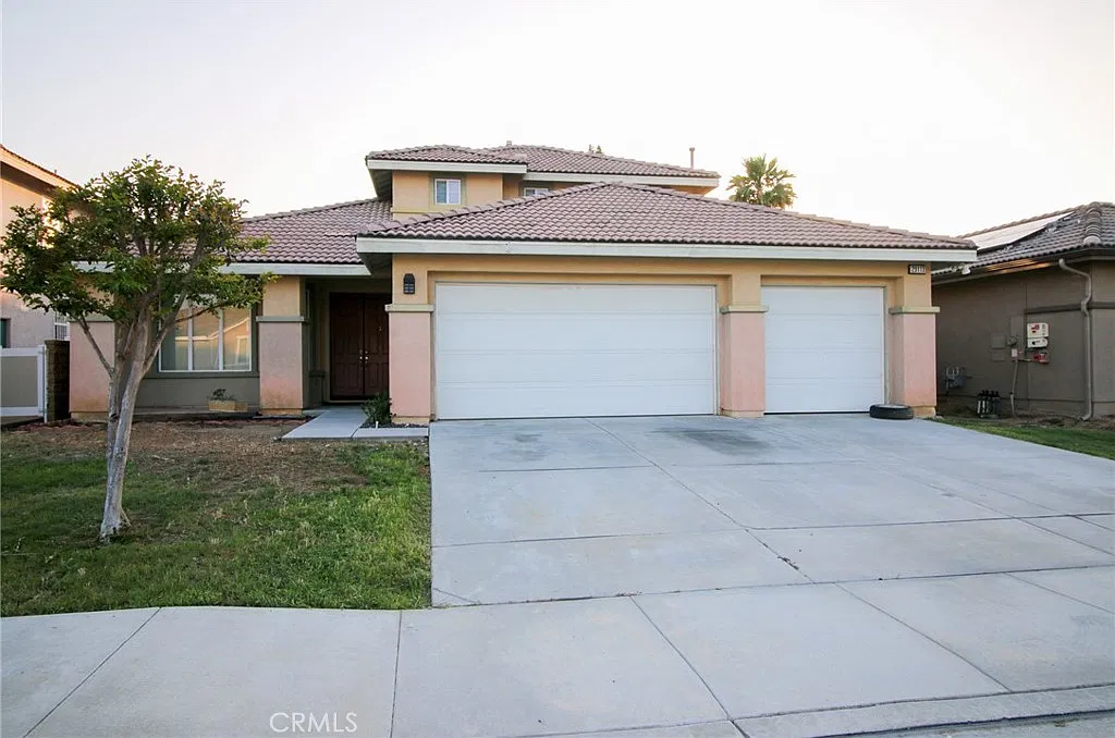 5 bed, 2600 sqft, $3,195 — Photo 2