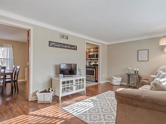 5th image of 9425 Eucalyptus Dr