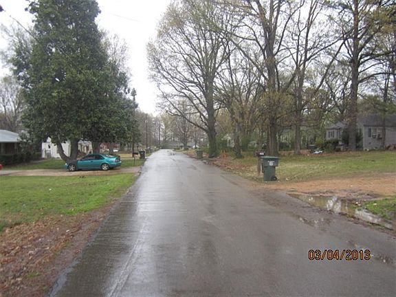 3rd image of 3069 Linda Dr