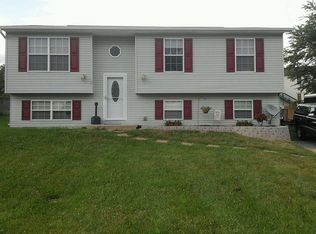87 Grove Farm Ln, Martinsburg, WV 25404