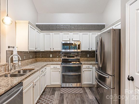5th image of 186 Jacobs Woods Cir