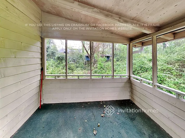 4026 Leicester Dr NE — Photo 23