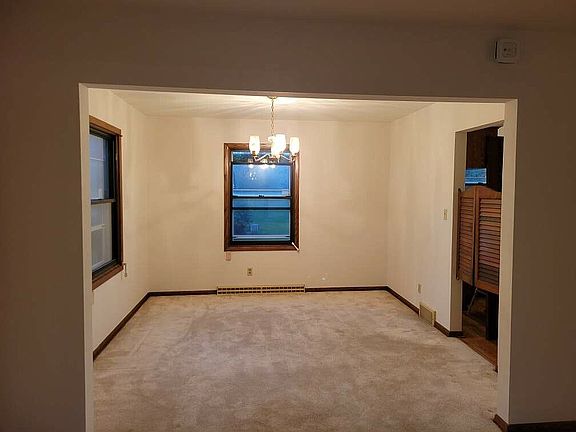 3rd image of 7564 Glencoe Dr