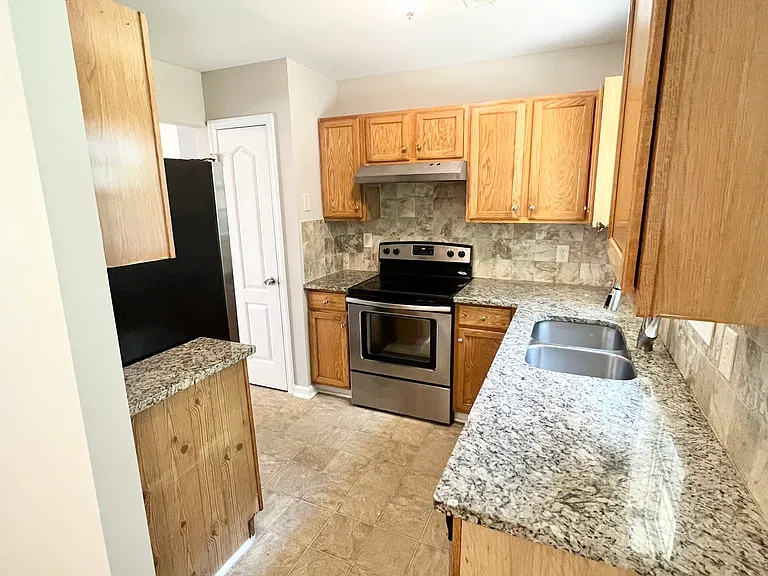 309 Christian Ln — Photo 5
