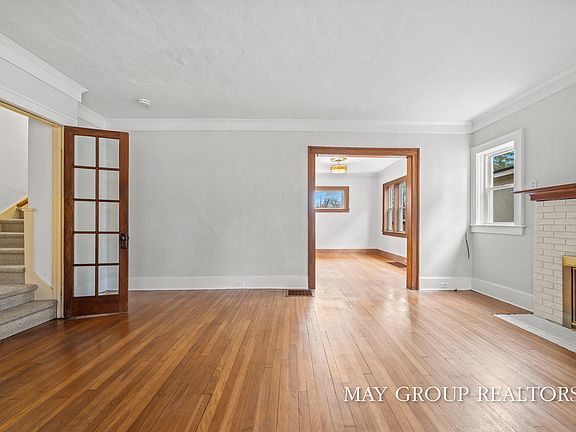 4th image of 28 Benjamin Ave SE