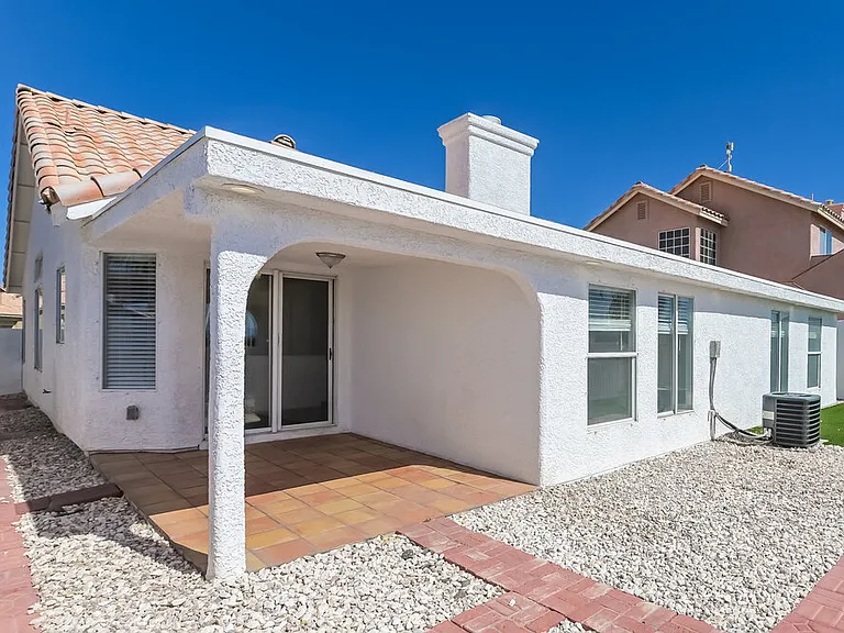 801 Zinnia Cir — Photo 15