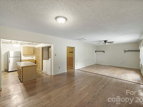 4th image of 1105 Wall St
