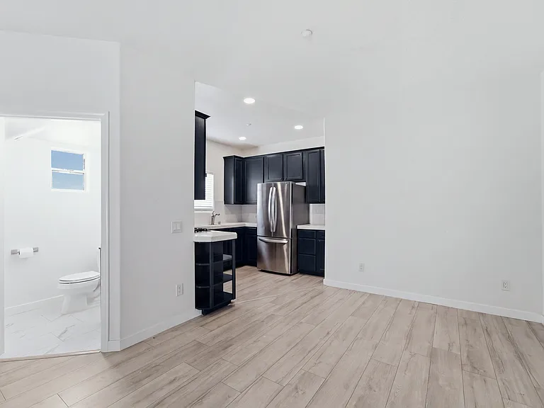 1665 Manning Ave — Photo 25