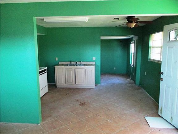 5th image of 3651 Lancaster St