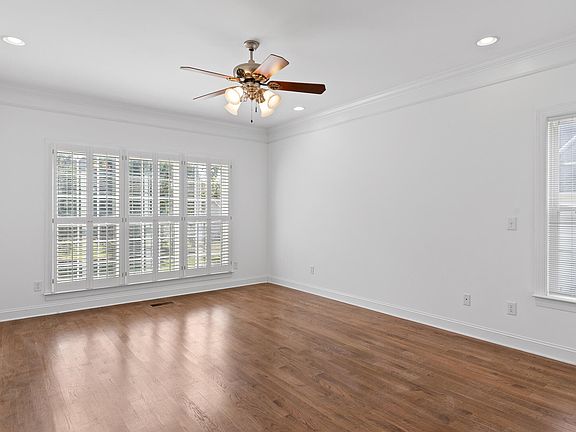 4th image of 266 Horse Creek Dr