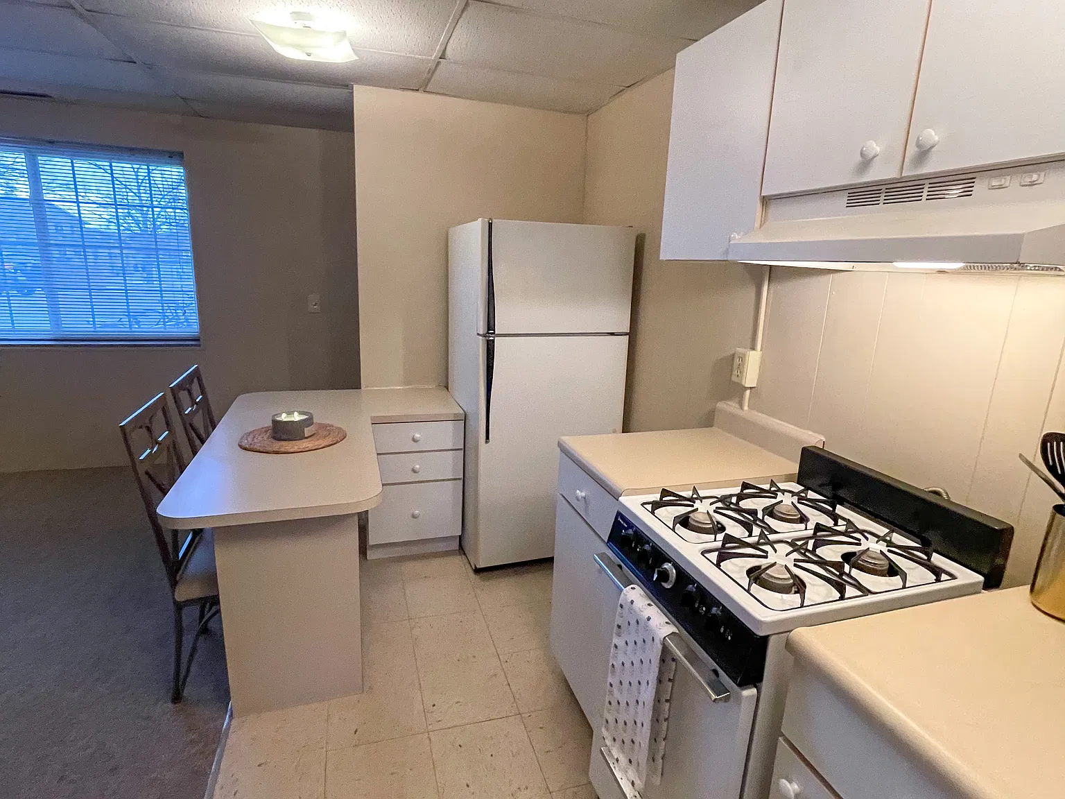 Crestview Apartments — Photo 3