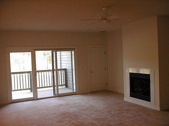 3rd image of 422 Albemarle Blvd APT 13A