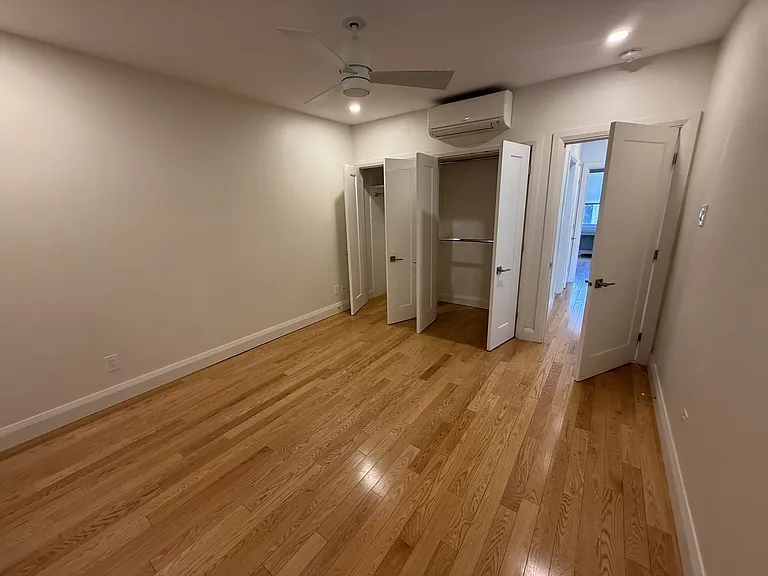 371 Churchill Ave N — Photo 6