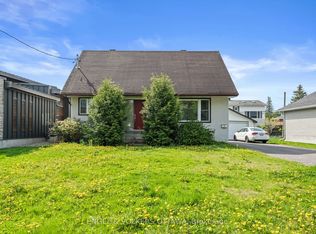 1372 Ridgedale St, Ottawa, ON K1T1C5