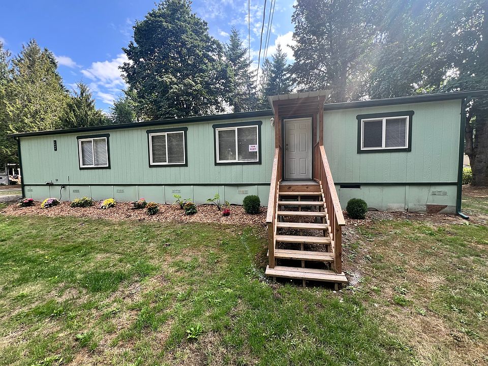 1st image of 1042 Clubhouse Ln SE
