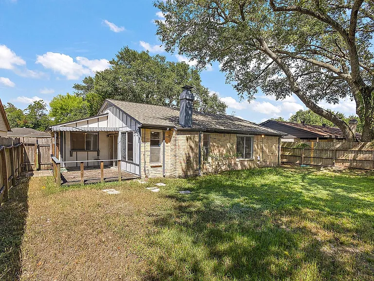 22307 Red River Dr — Photo 17