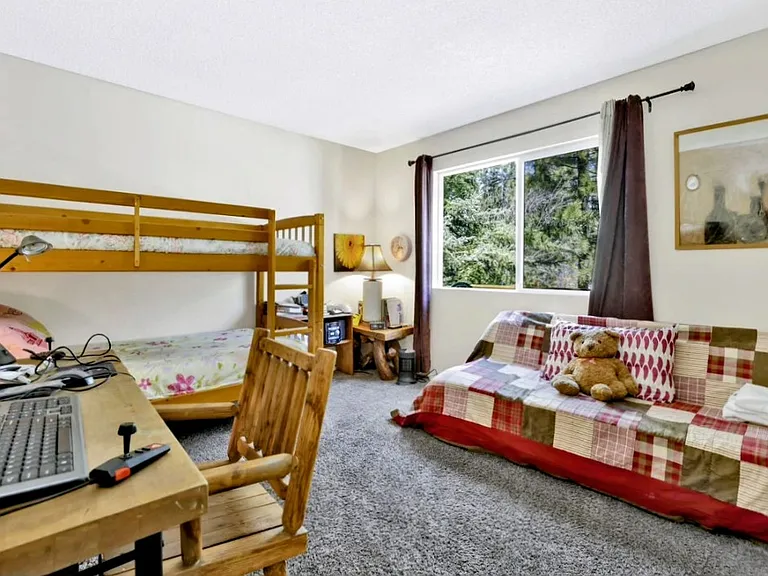 328 W Aeroplane Blvd — Photo 10