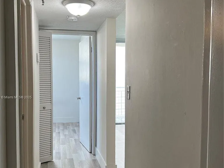 501 SW 1st St #7 — Photo 15
