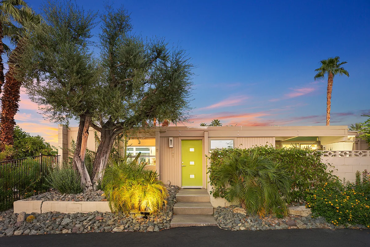 341 Sandpiper St — Photo 1