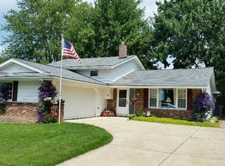 111 Edgefield Dr, Elyria, OH