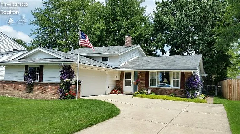 111 Edgefield Dr photo 1