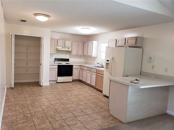 2nd image of 84044 Saint Paul Blvd