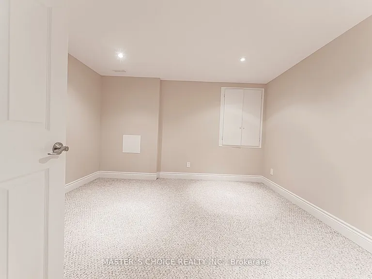 2357 Rideau Dr — Photo 41