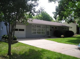 7907 Maple St, Prairie Village, KS 66208