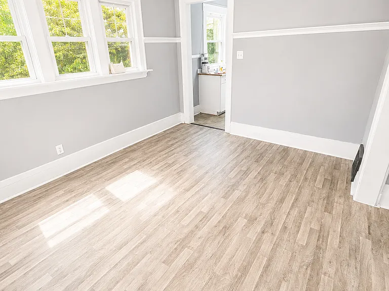 1131 E Fox St — Photo 1