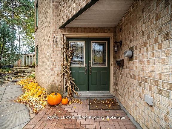 3rd image of 2982 Richmond Rd S