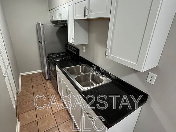3rd image of 676 Knox Blvd #53