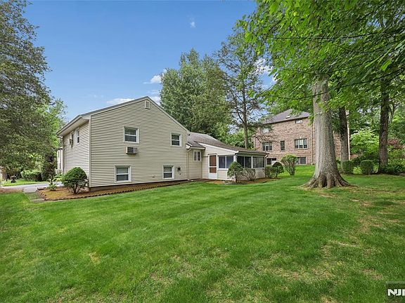 5th image of 48 Rutgers St
