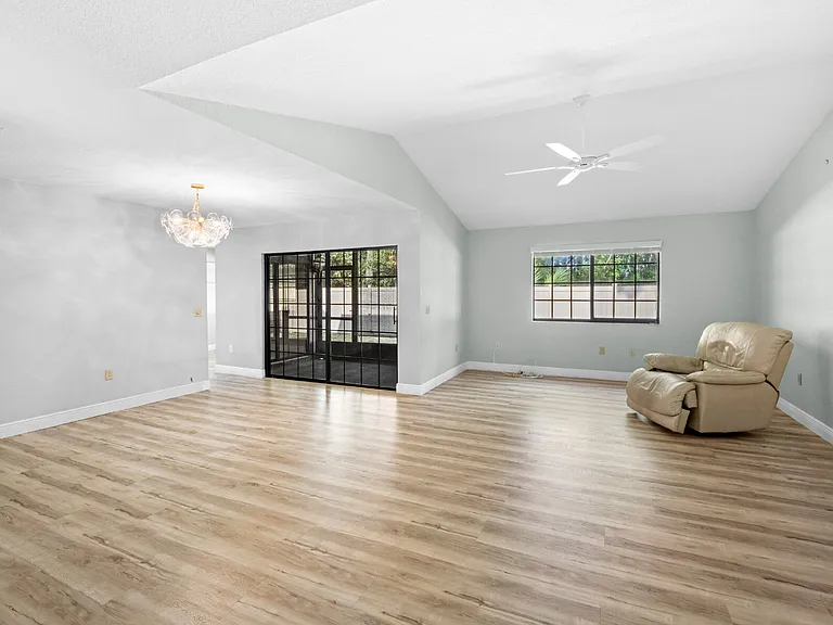 751 Greenwood Manor Cir — Photo 5