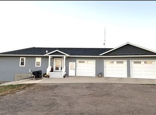 290 Deerfield Dr, Yankton, SD 57078