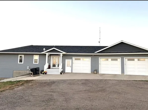 290 Deerfield Dr, Yankton, SD 57078