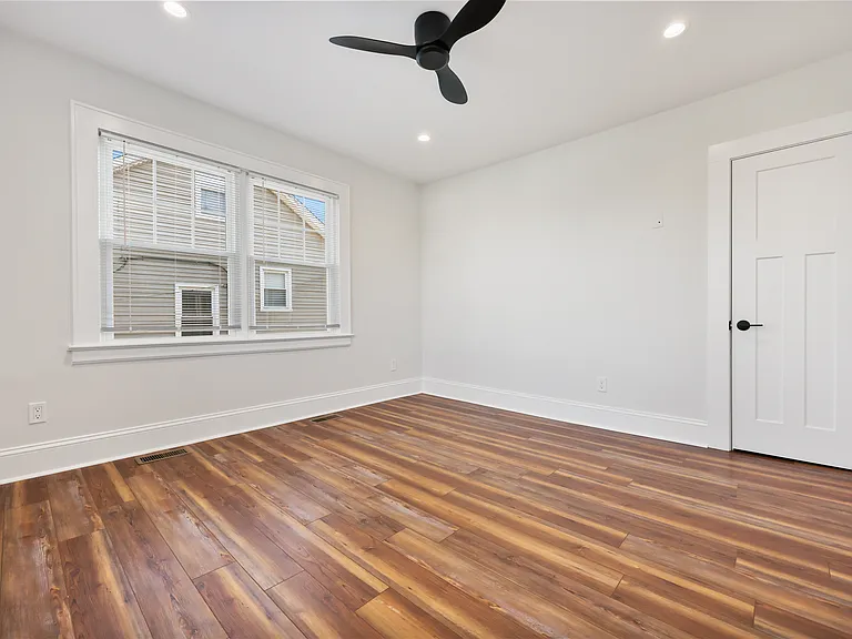 58 Walter Ave — Photo 32