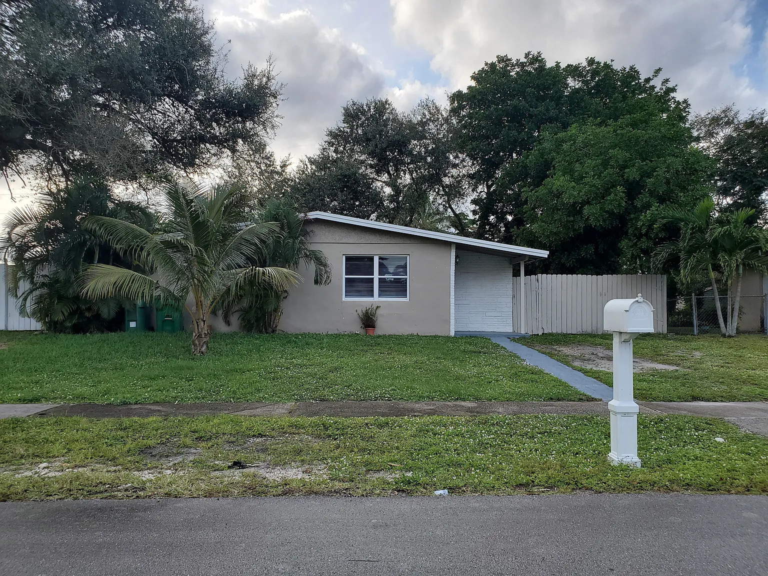 3871 SW 60 Ave — Photo 1