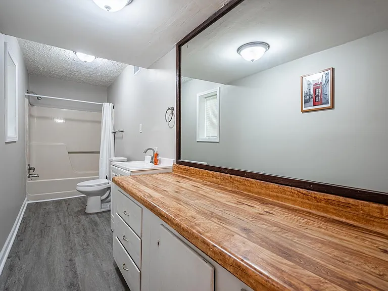 Glen Raven Ct — Photo 3