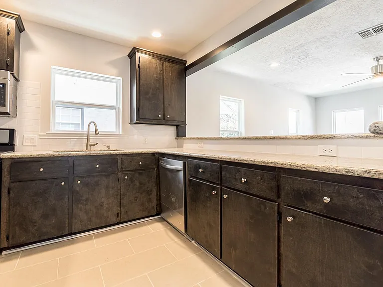 519 W Clay St #2 — Photo 11