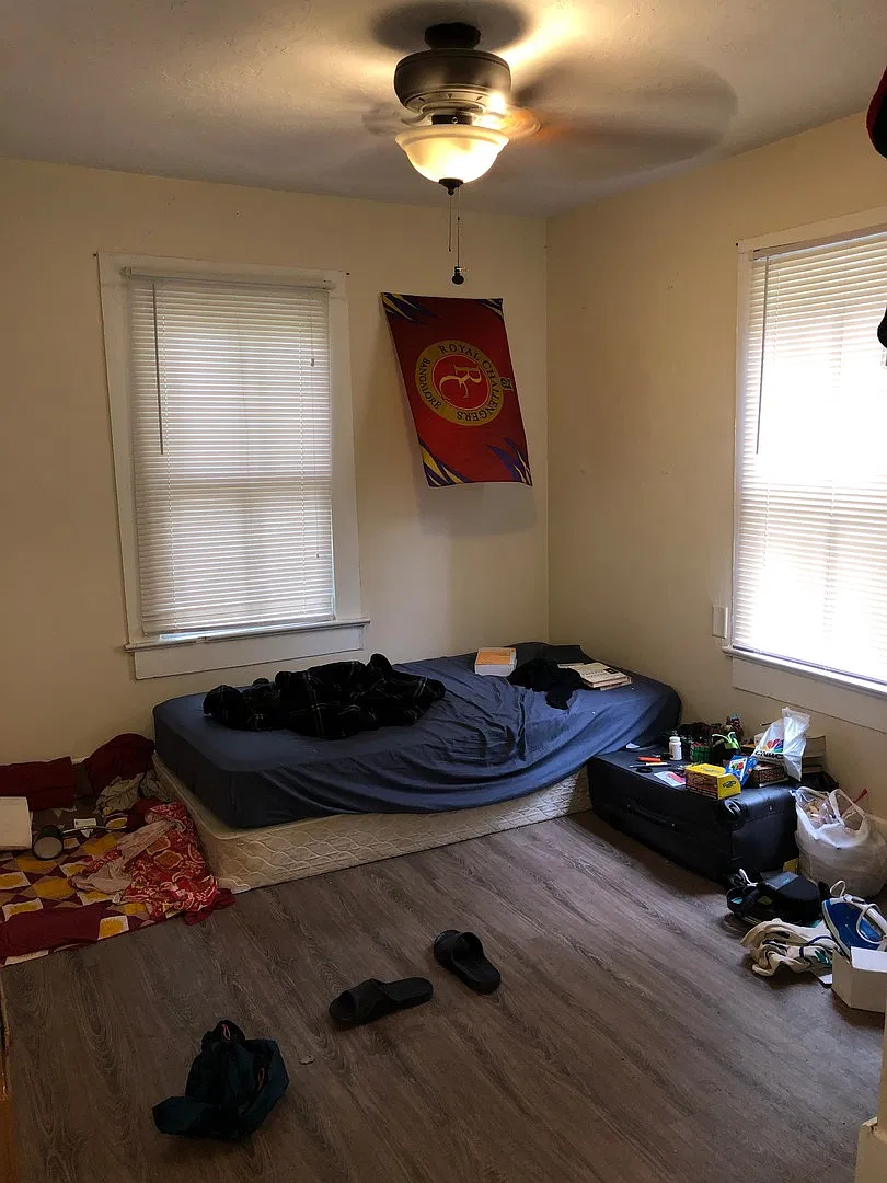 Large 4 Bedroom, 2 Bathroom House — Photo 3