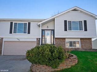 1920 Williamsburg Dr, Streamwood, IL 60107