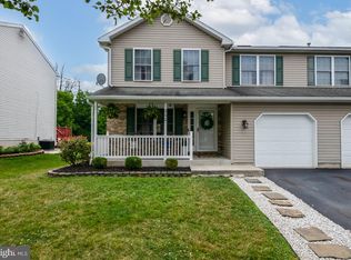 352 Sioux Ct, Sinking Spring, PA 19608