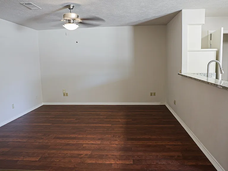 1302 Crescent St — Photo 18
