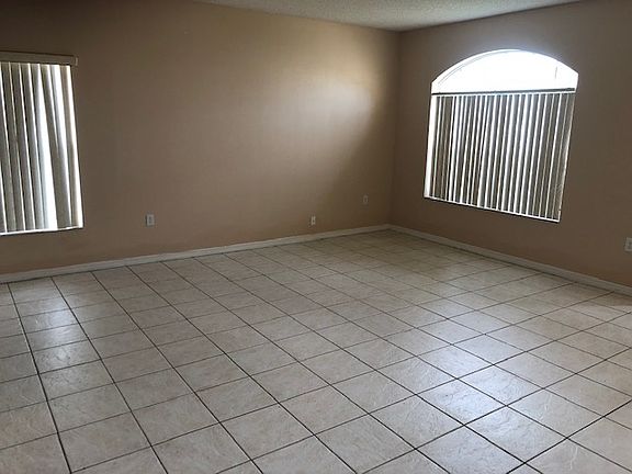 5th image of 327 Aldershot Ct