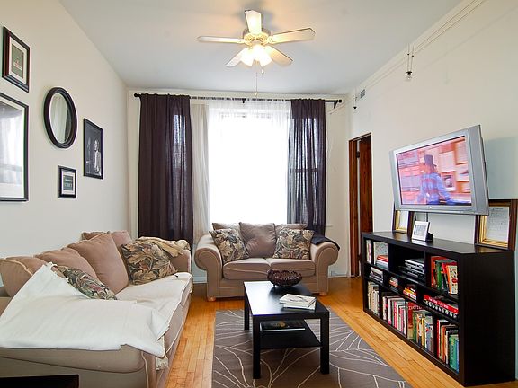 2nd image of 2218 W Chicago Ave Ste 3r