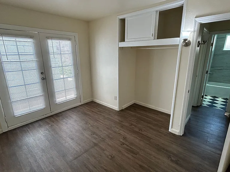 3059 Hawthorn St — Photo 11